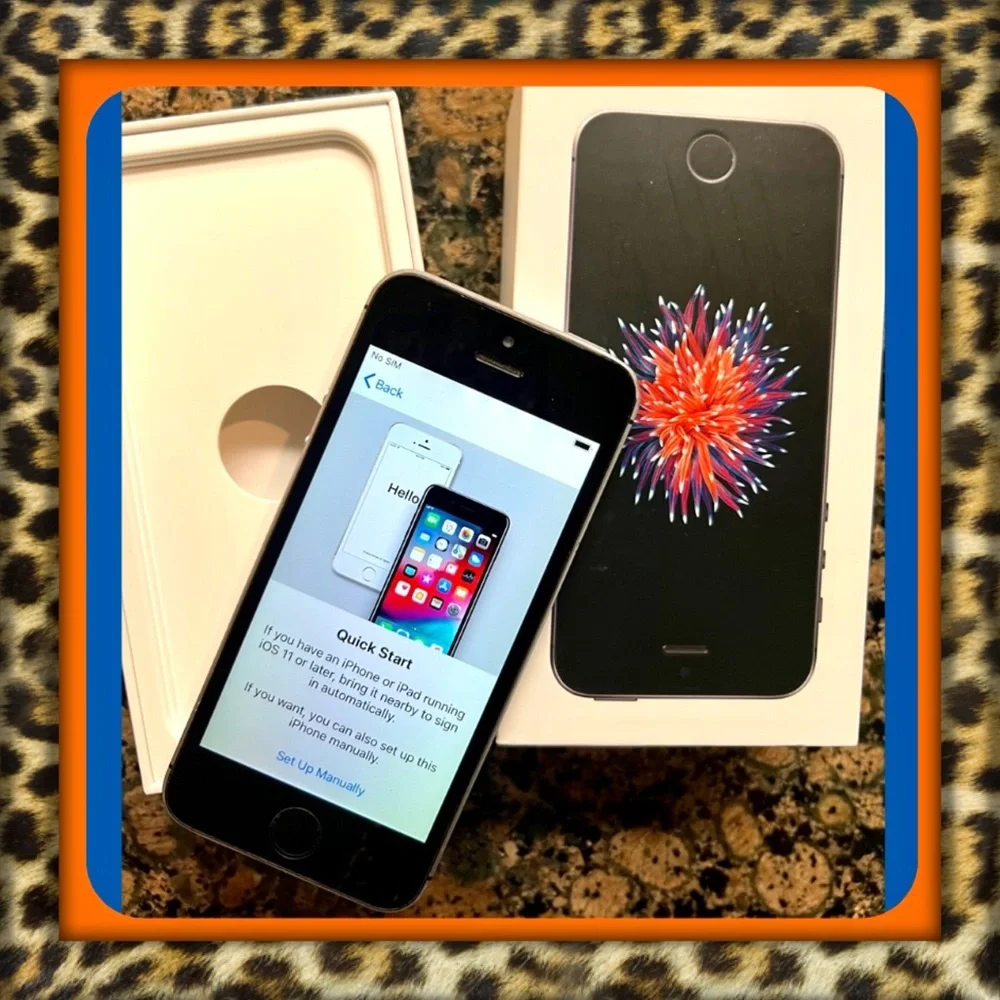 👑✅PRICE FIRM✅Apple iPhone SE - Black and Silver 64gb Unlocked